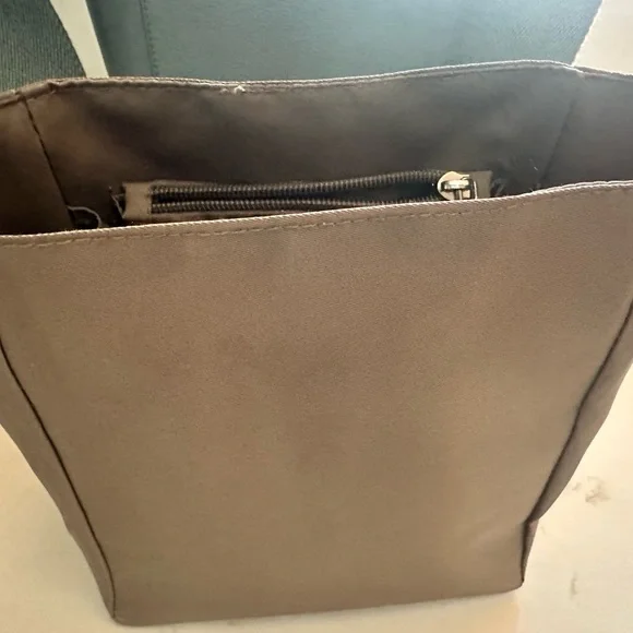 Celine Light Blue-Gray soft grained calfskin bucket Shoulder Bag with Wide Strap - Picture 7 of 7